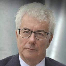 Ken Follett - Lie Down with Lions編劇