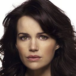 卡拉·裘吉諾 飾演 Kendra Wyndham