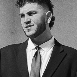 Abe Nevin - 追風箏的孩子演員 飾演Kid in Park (Uncredited)