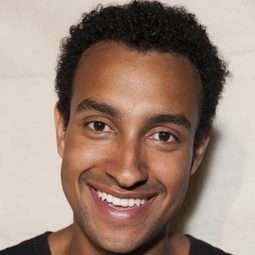 Matthew Okine - 非禮勿視演員 飾演Officer 3