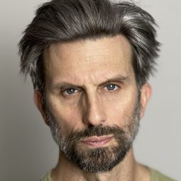 菲德列克·威勒 飾演 Rick