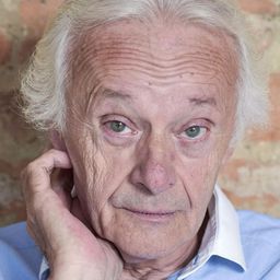 Duško Valentić 飾演 Uncle Roman