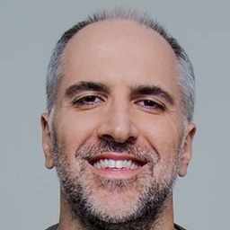 安東尼奧·塔貝 飾演 Toscano