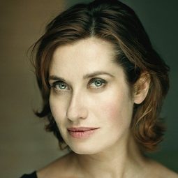 艾曼紐‧德芙 - The Other Son演員 飾演Orith Silberg