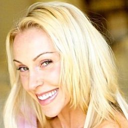 Kim Selby - 歇斯底裏演員 飾演Lady Wheaton