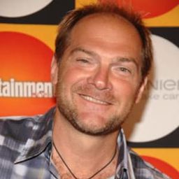 Les Stroud 飾演 Himself