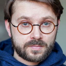 Artyom Semakin 飾演 Valery