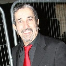 Brian Hibbard 飾演 Donkey