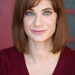 Susana Blazer - 我的專制父親演員 飾演