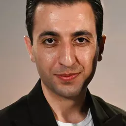 杜烏康·普拉特 飾演 Tevfik