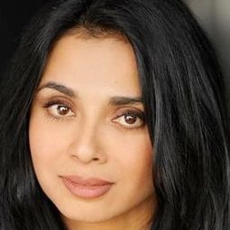 安賈莉·杰 - 金剛戰士演員 飾演Maddy Hart / Kimberly's Mother