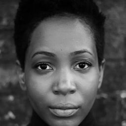 Tamara Lawrance 飾演 Bethany