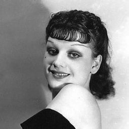 Poppy Wilde - Week-End in Havana演員 飾演Roulette Player