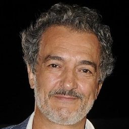 Rogério Samora 飾演 Lencastre