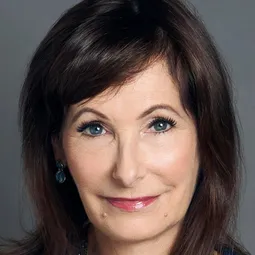 Gale Anne Hurd 飾演 Self - Produce (archive footage)