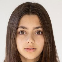 Megan Jacobs Shrivastava 飾演 Female Student