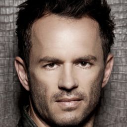 Greg Ellis 飾演 Tin / Sergeant (voice)