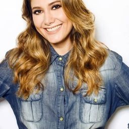 卡洛·波特斯 飾演 Roberta