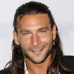 柴克·麥古溫 飾演 Mathayus