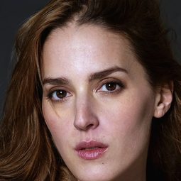 Amalia Kassai - 狼隱之家演員 飾演María / Ana / Pedro (voice)