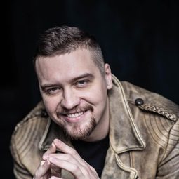 Valery Smekalov 飾演 Hansel (voice)