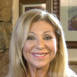 Jenny Llada 飾演 Rubia Estranguloni