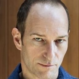 Scott Vance 飾演 Tall Man