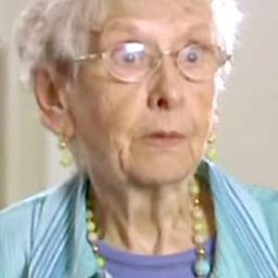 Jessica Booker 飾演 Grandma Kate