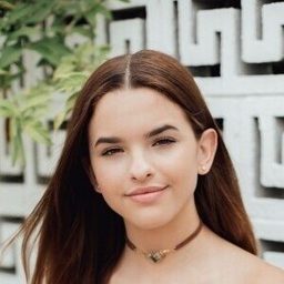 Jenna Raine Simmons 飾演 Mallory