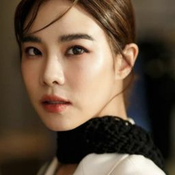 Sirin Horwang 飾演 Mei Li