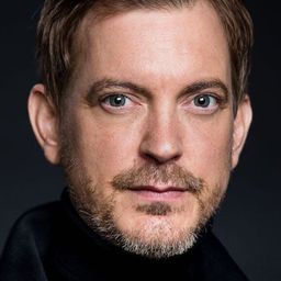 Daniel Krauss 飾演 Free German Youth Secretary Lange