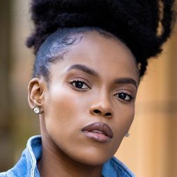 凱特勒戈·勒博岡 飾演 Thando Mokoena