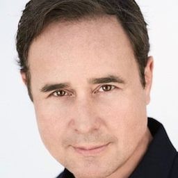 Rustam Branaman 飾演 Dave