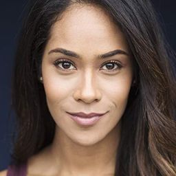 Tiana Masaniai 飾演 Captian Erin Hayes