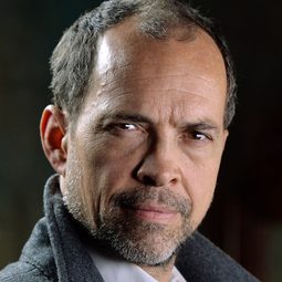 James Logan 飾演 Dawg