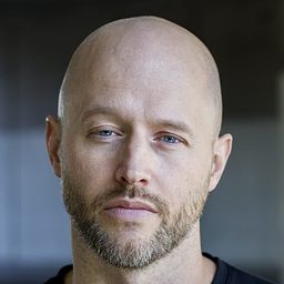 Chris Ashworth 飾演 Cosmonaut Yuri