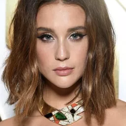 瑪麗亞·佩卓薩 飾演 Amanda