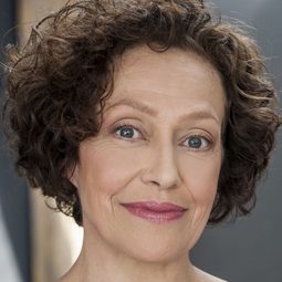 卡琳科·諾瓦 飾演 Maurice