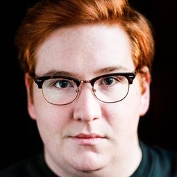 Tommy Joubert - 變裝妖舞演員 飾演Guillaume / Denise