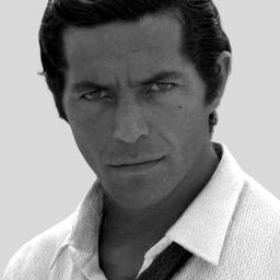 Angelo Infanti 飾演 Giudice Luigi Barresi