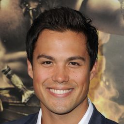 邁克爾·科彭 飾演 Tony