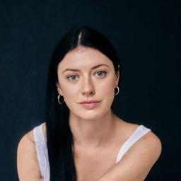 Emma Eliza Regan 飾演 Cathy Malone