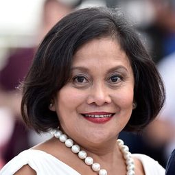 茹比·魯伊茲 飾演 Josie