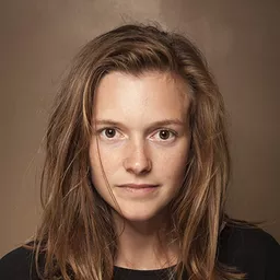 Line Pillet 飾演 Cindy