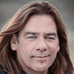 Alan Doyle 飾演 Allan A'Dayle