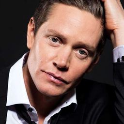 Nathan Page 飾演 Mongo