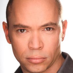 Jamie Robinson 飾演 Ed