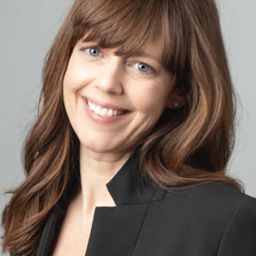 Alice Brooks - 魔法壞女巫：幕後故事演員 飾演Self