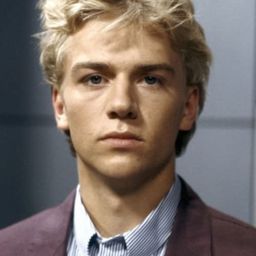 Antonie Kamerling 飾演 Lieutenant Kessel