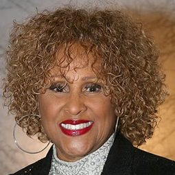 達琳·洛芙 飾演 Self